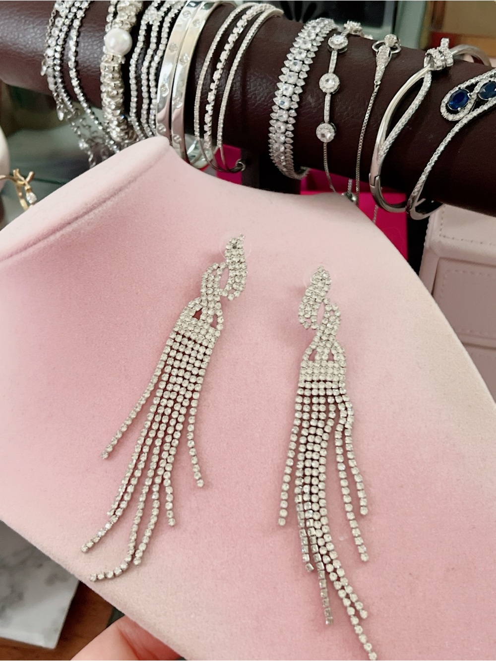 Silver rhinestone sparkling 4” earrings lightweight but very nice bling 💎